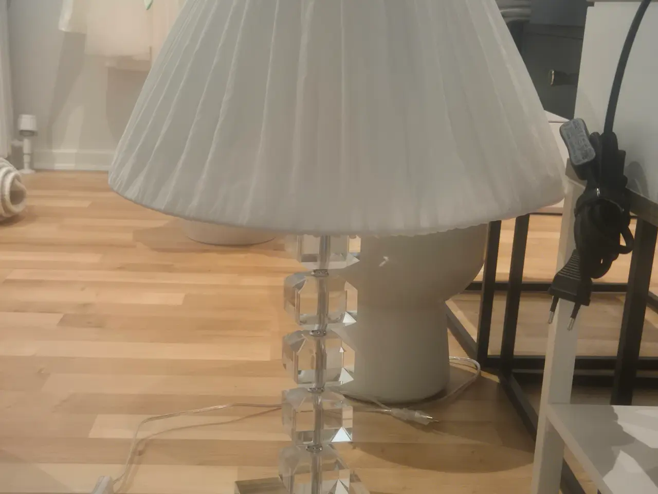 Billede 1 - Lampe/bordlampe i fin design