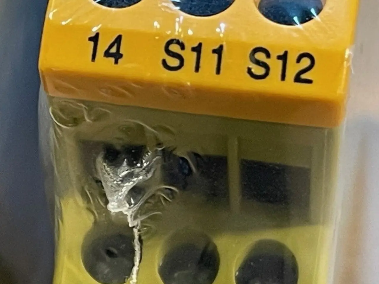 Billede 4 - Pilz PNOZ X2 774303 sikkerhedsrelæ 24VAC/DC 2 N/O
