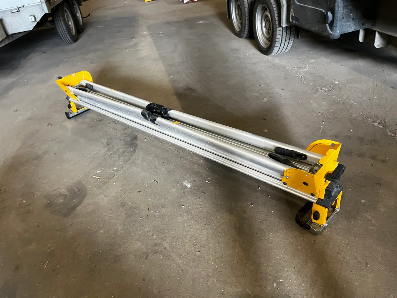 Billede 1 - teleskopisk materialestøtte DEWALT DE7024-XJ Type 3