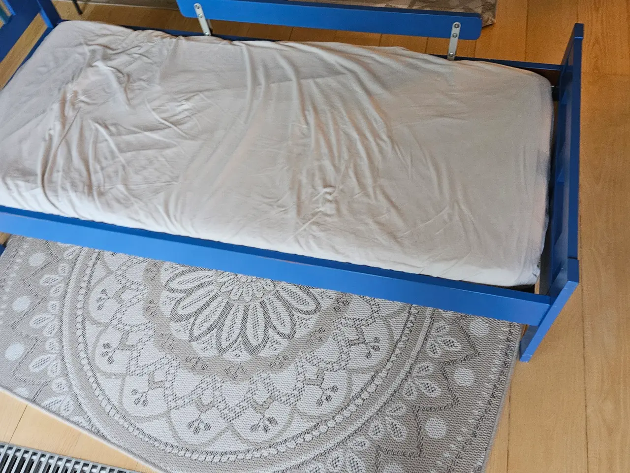 Billede 4 - Børneseng og madres begge er 70x160