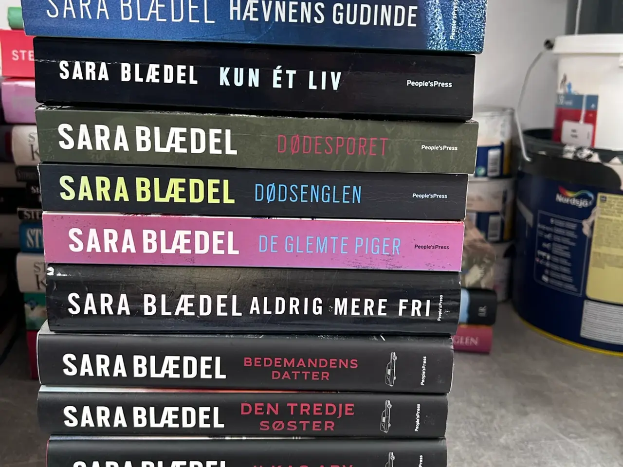 Billede 3 - Bøger i både paperback og hardback. 