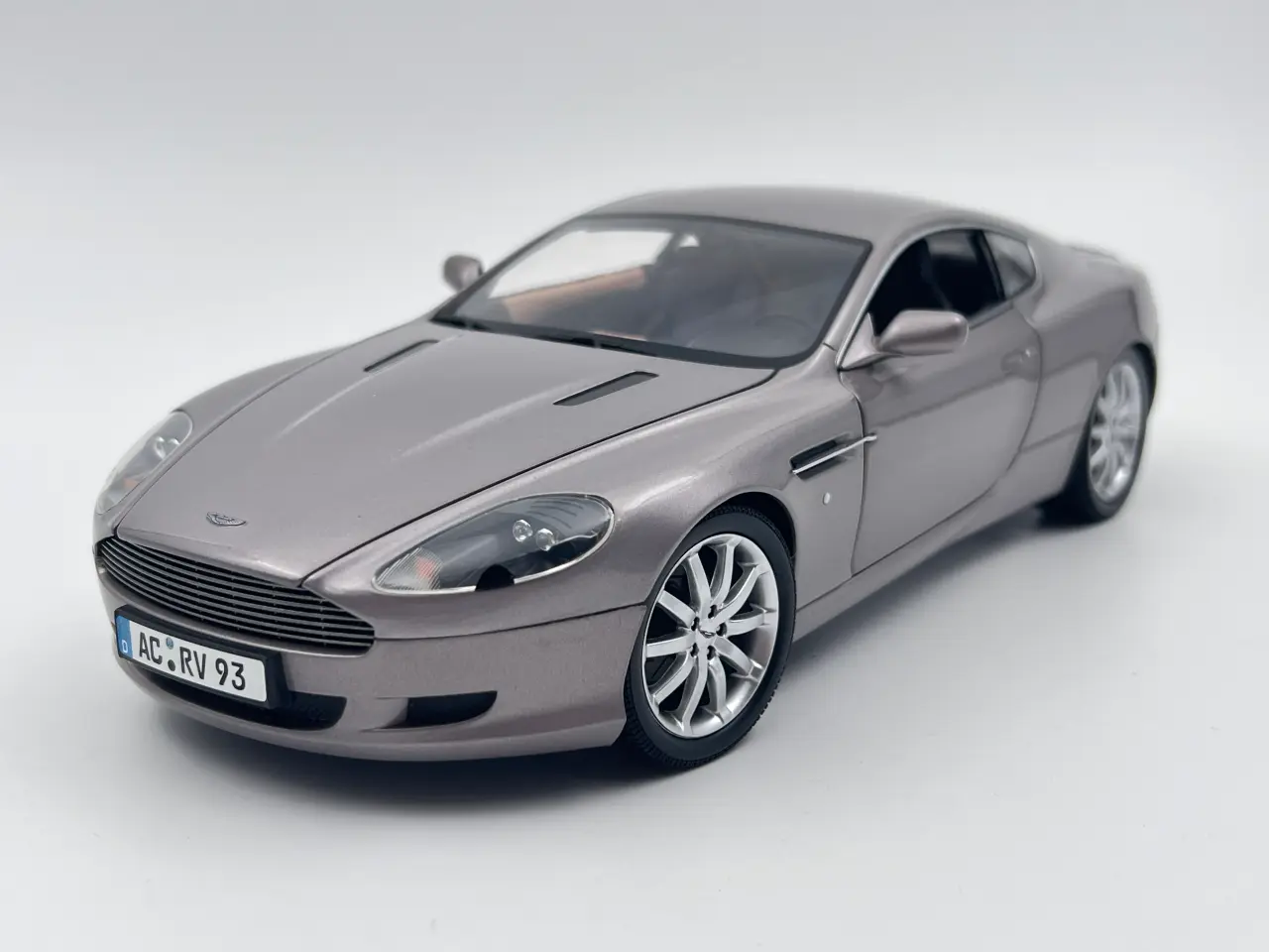 Billede 1 - 2003 Aston Martin DB9 Coupe - MINICHAMPS - 1:18