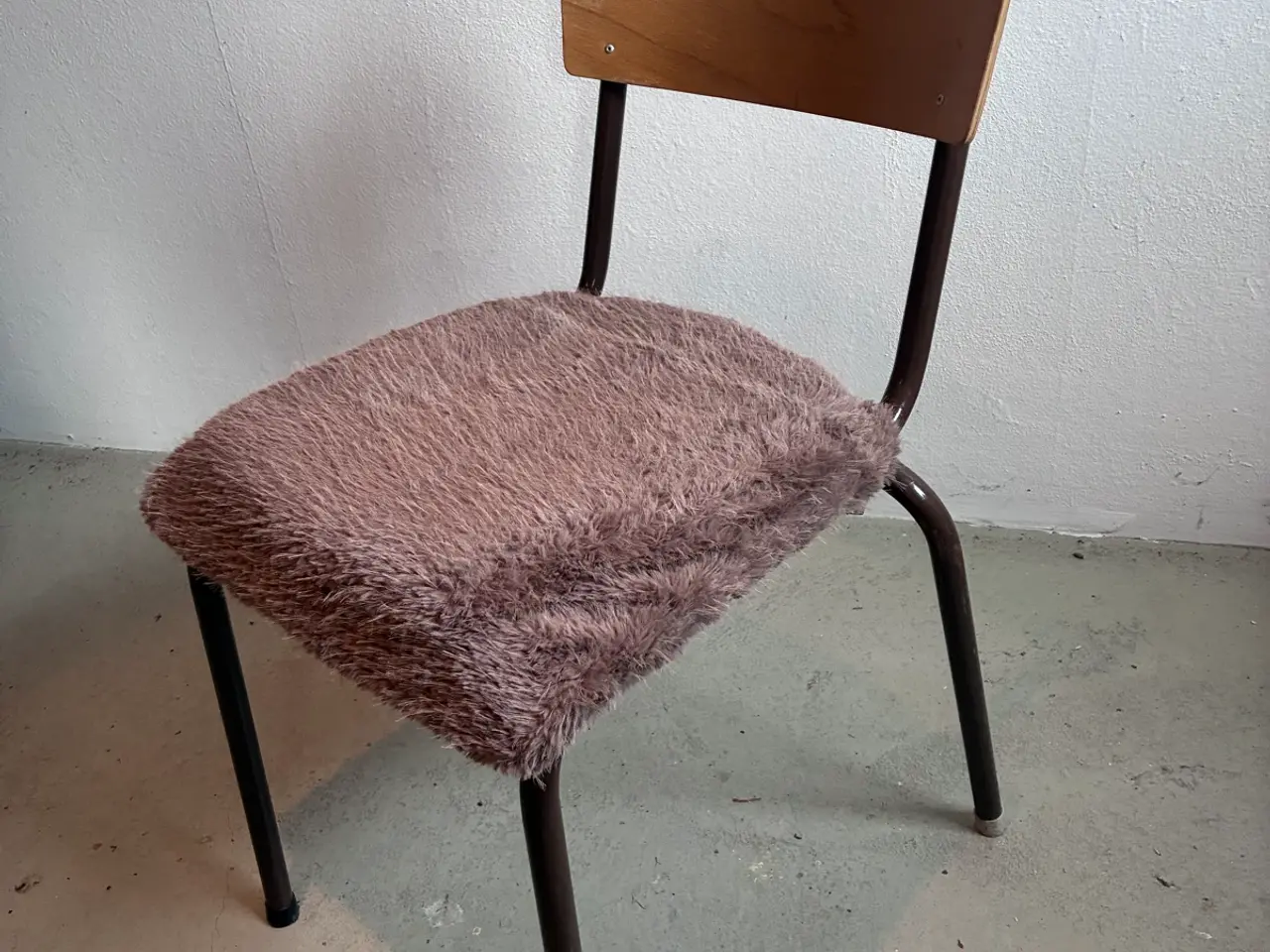 Billede 5 - 32 stabelbare stole – med og uden hynder