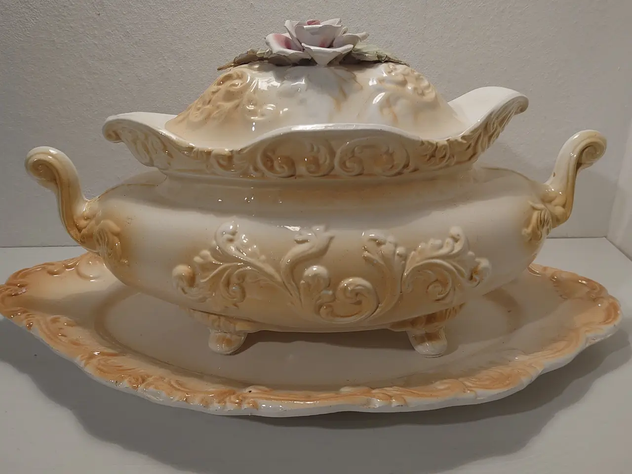 Billede 4 - Antik stor porcelæns terrin med fad.Majolica stil.