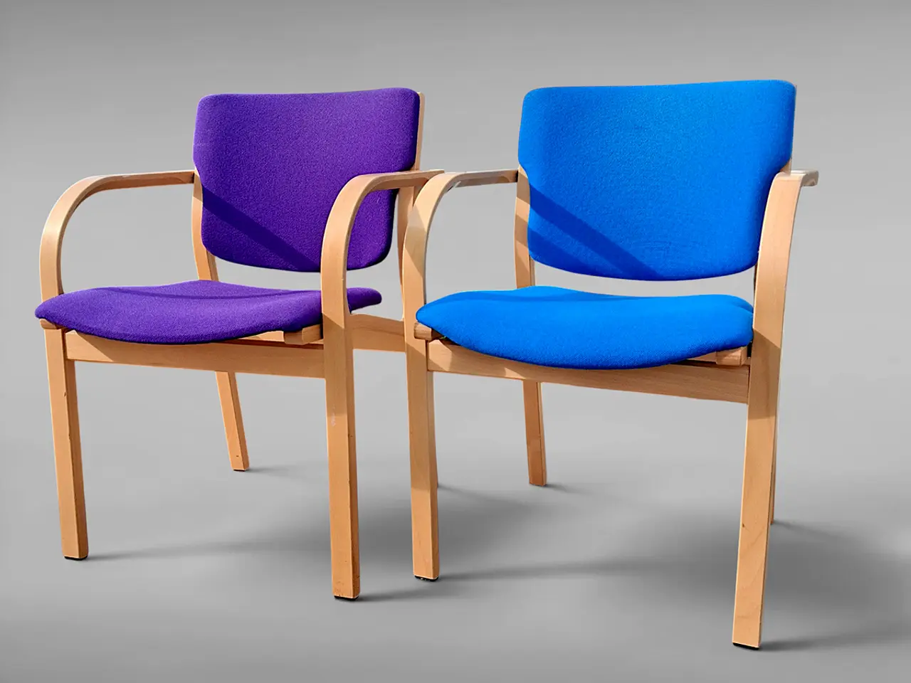 Billede 2 - 2 Four Design mødestole i blå og lilla