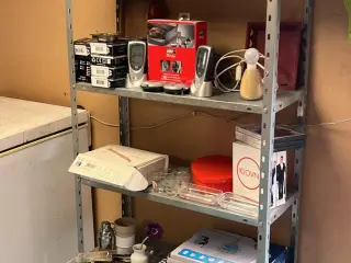 Tøm reolen kun 750 kr