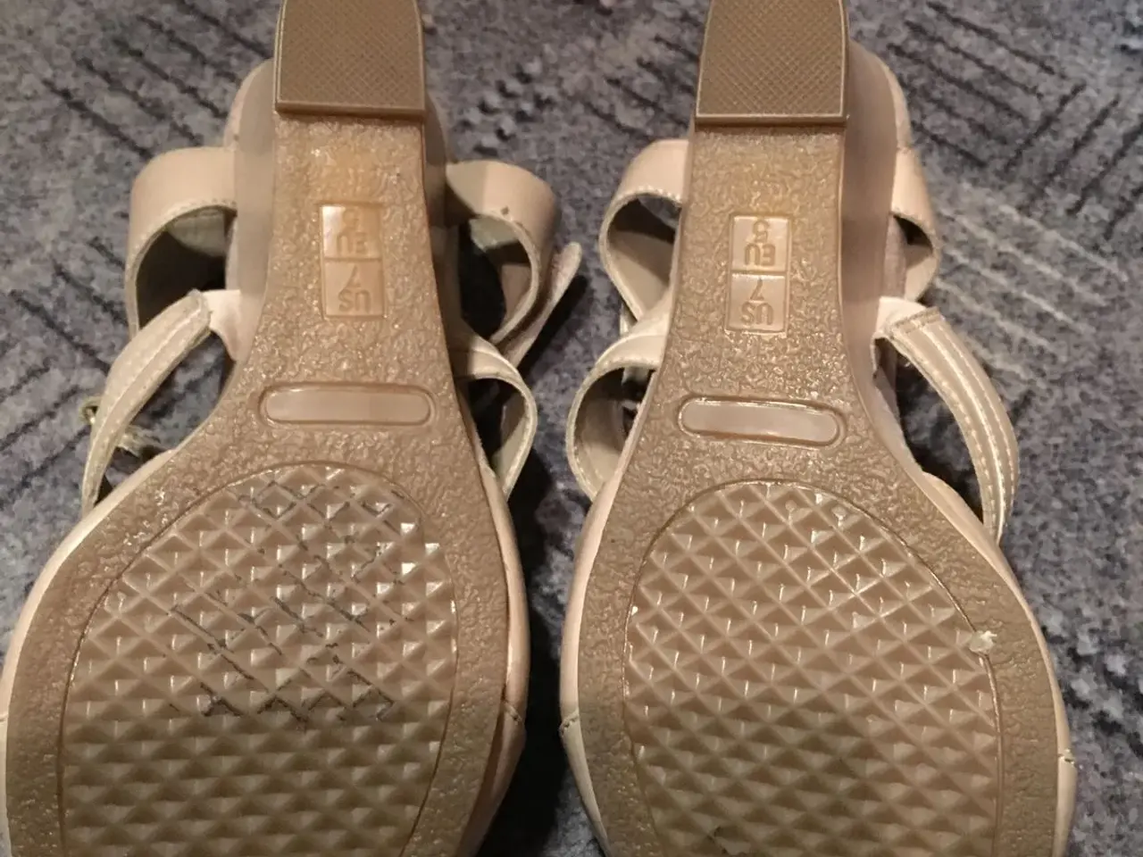 Billede 4 - Nye beige wedges til salg