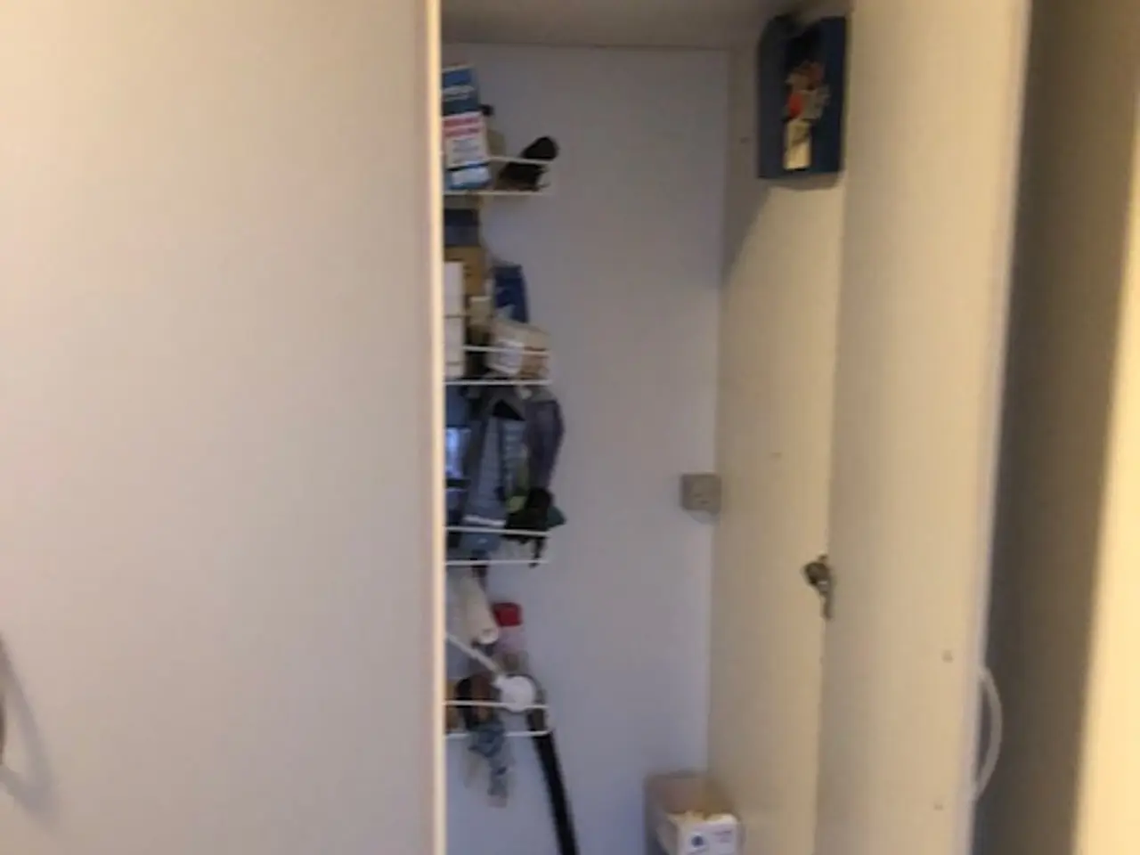 Billede 9 - Garderobeskab , Grå skabslåger 1500kr