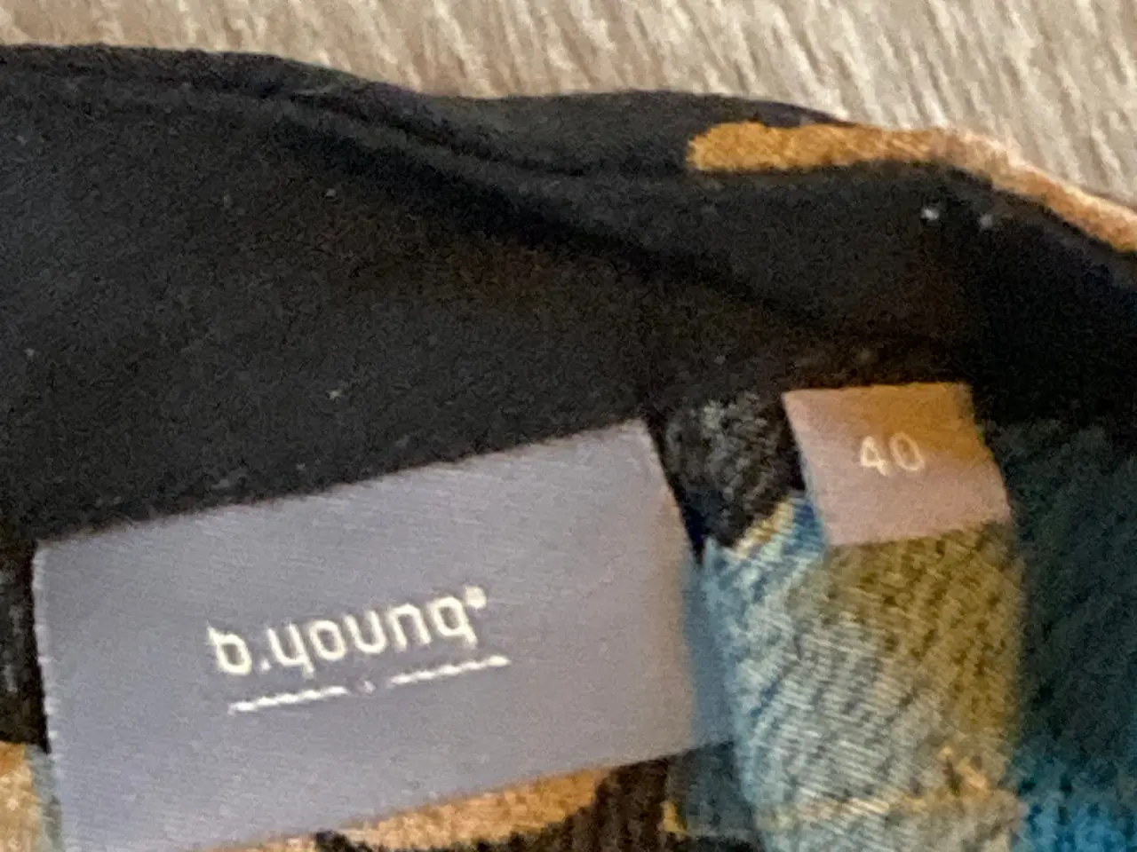 Billede 3 - Ærmeløs bluse str. 40