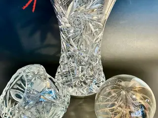 Vintage genstande af krystal og glas. Læs beskriv