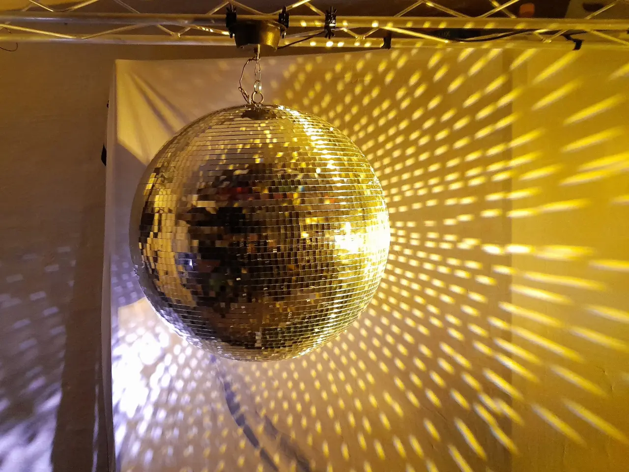Billede 1 - Udlejes - 50cm. DISCOKUGLE, SPEJLKUGLE, MIRRORBALL