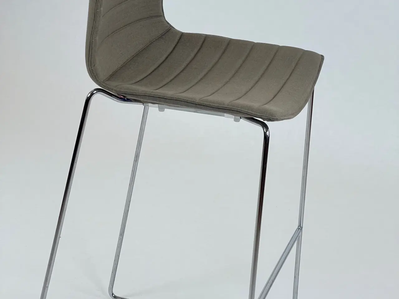 Billede 7 - Arper Catifa 46 Barstol – Grå med Krom Stel SH 80 cm