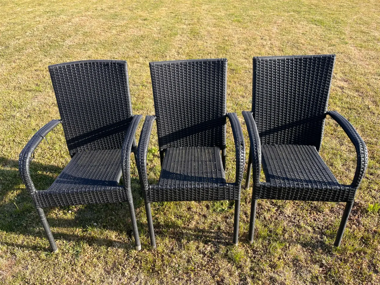 Billede 1 - GRATIS - 3 flet havestole 