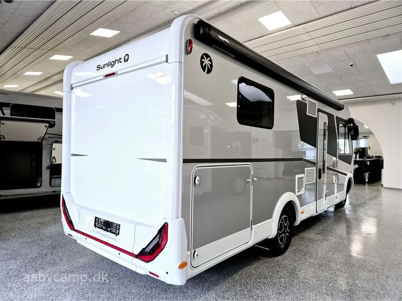 Billede 2 - 2024 - SunLight I 69 L Adv. Edition Aut. gear   Automatgear. markise. batteri. Queensbed. p-sensor for og bag. Bemærk Kun 8000 Km!!!