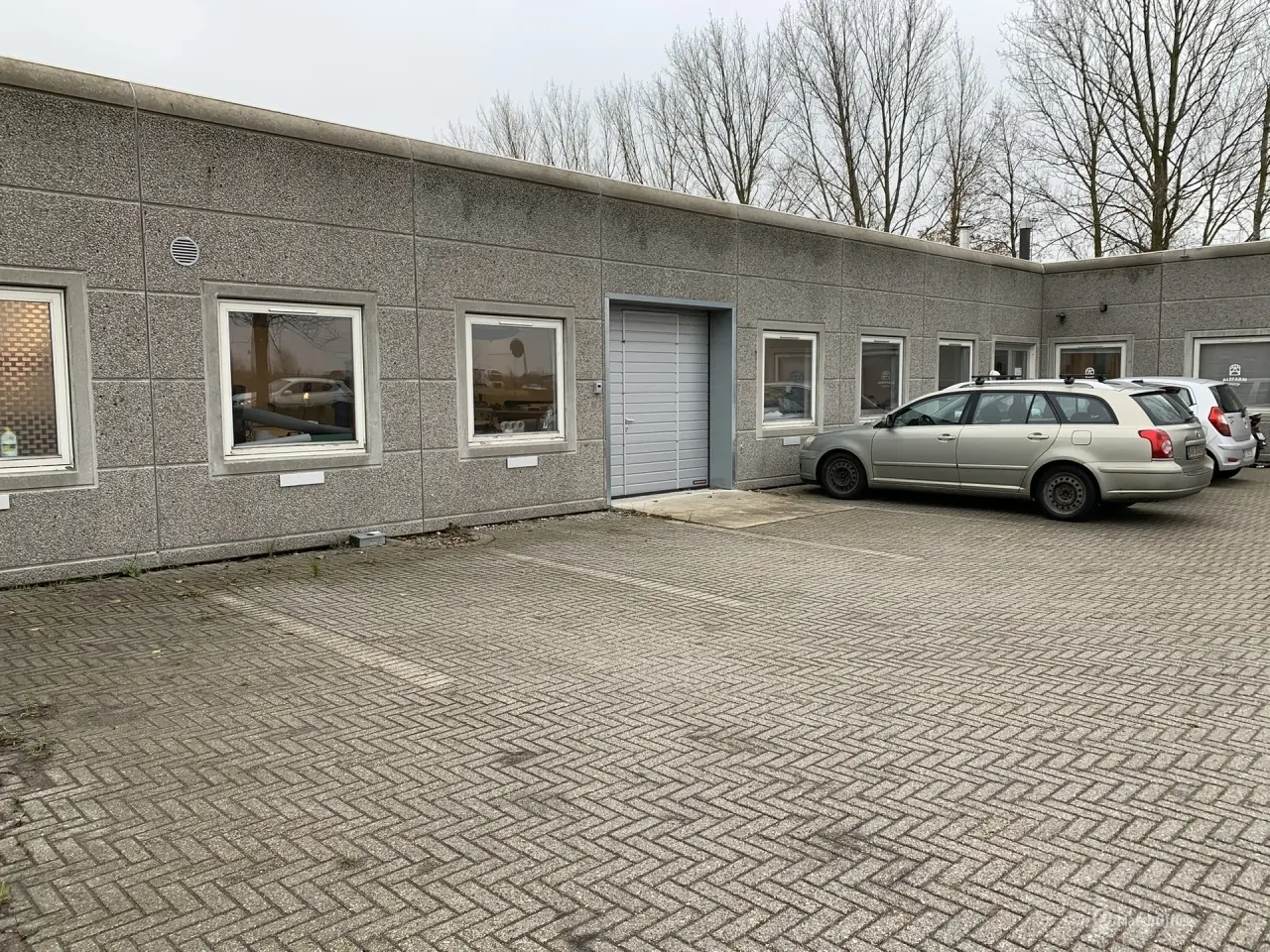 Billede 16 - Højloftet lager. showroom med port samt stort kontor