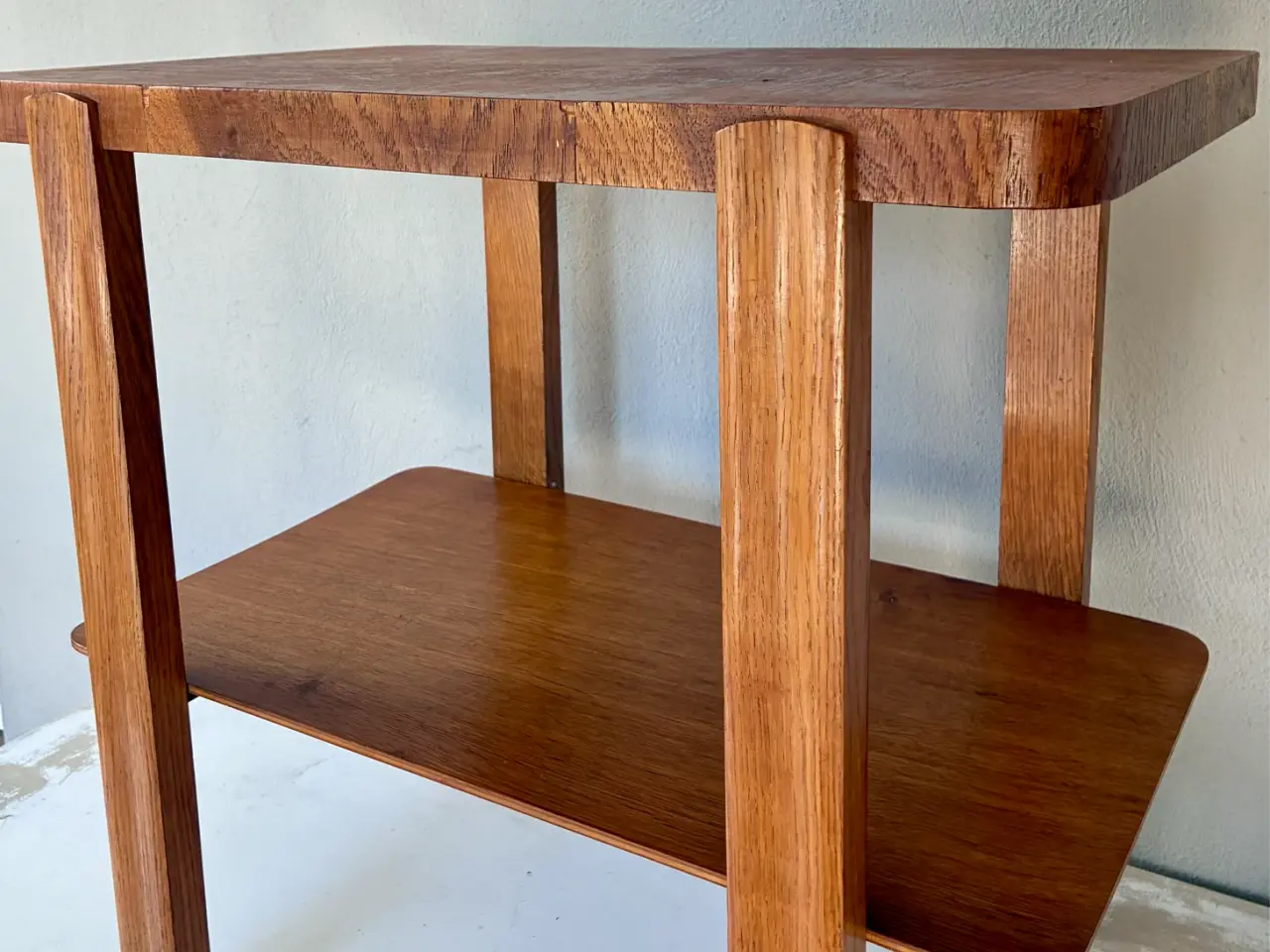 Billede 10 - Smukt Art Deco / retro sidebord i træ med hylde – 