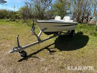 Båd med ophalningstrailer med bladfjedre