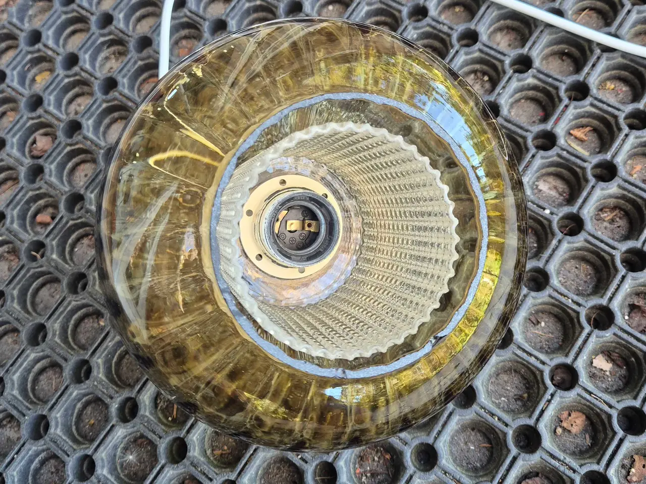 Billede 17 - Smuk svensk retrolampe i ravfarvet glas