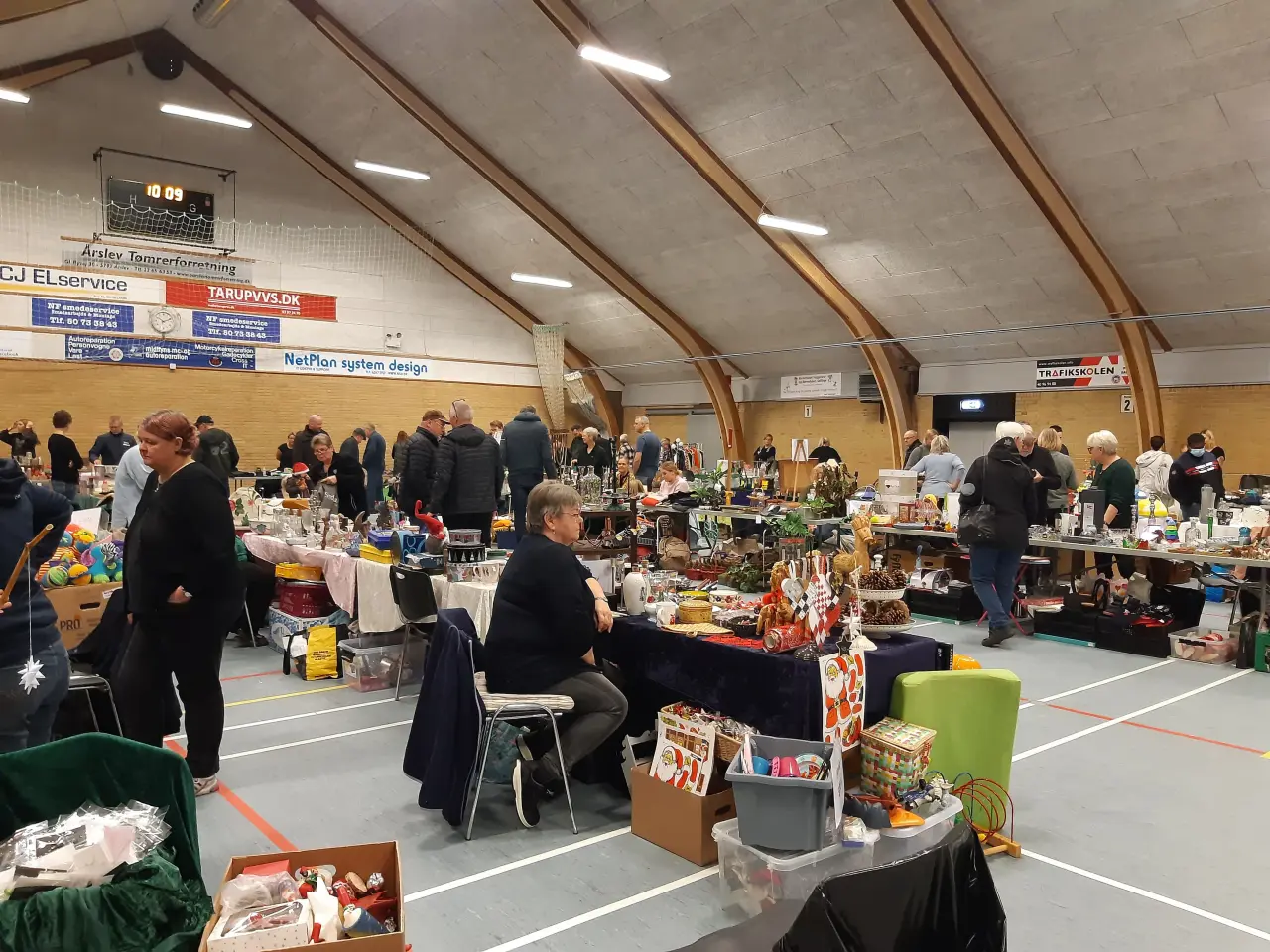 Billede 2 - Loppemarked i 5792 Årslev Hallen d. 01.11.26