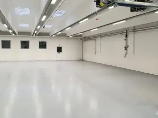 Indflytningsklart lager-lejemål med moderne faciliteter