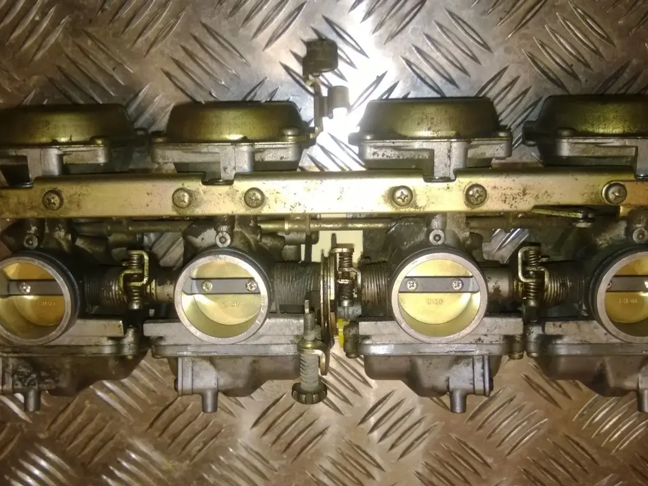 Billede 2 - Yamaha FZ 750 karburatoere