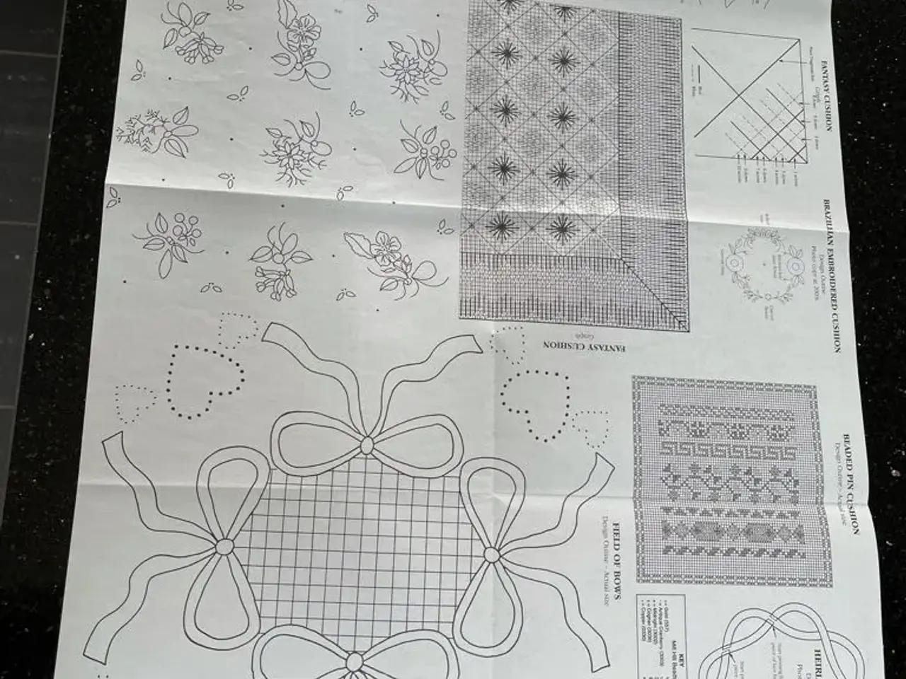 Billede 4 - Bog - Embroidered Cushions
