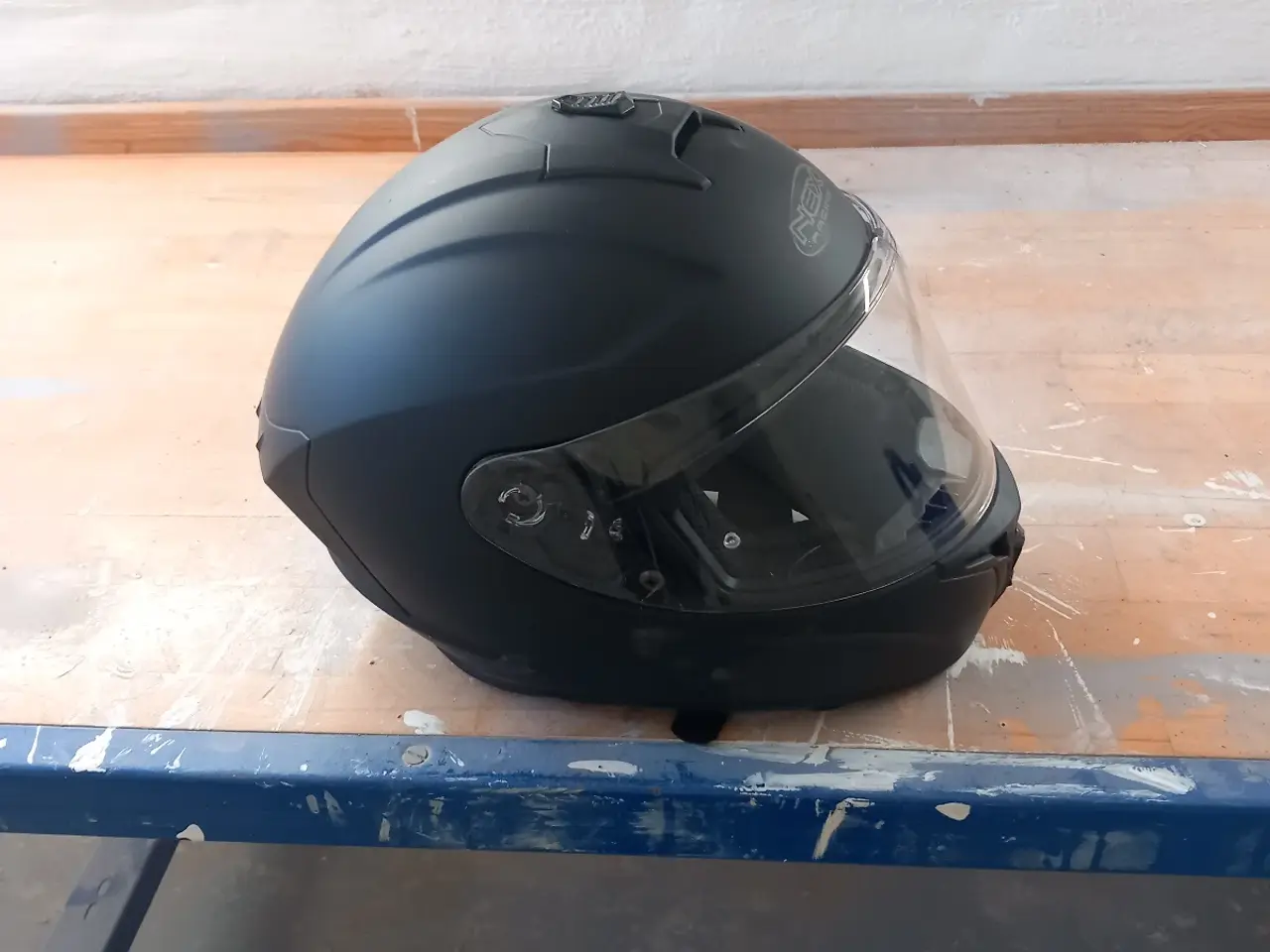 Billede 2 - En styrthjelm til scooter eller mc til salg 