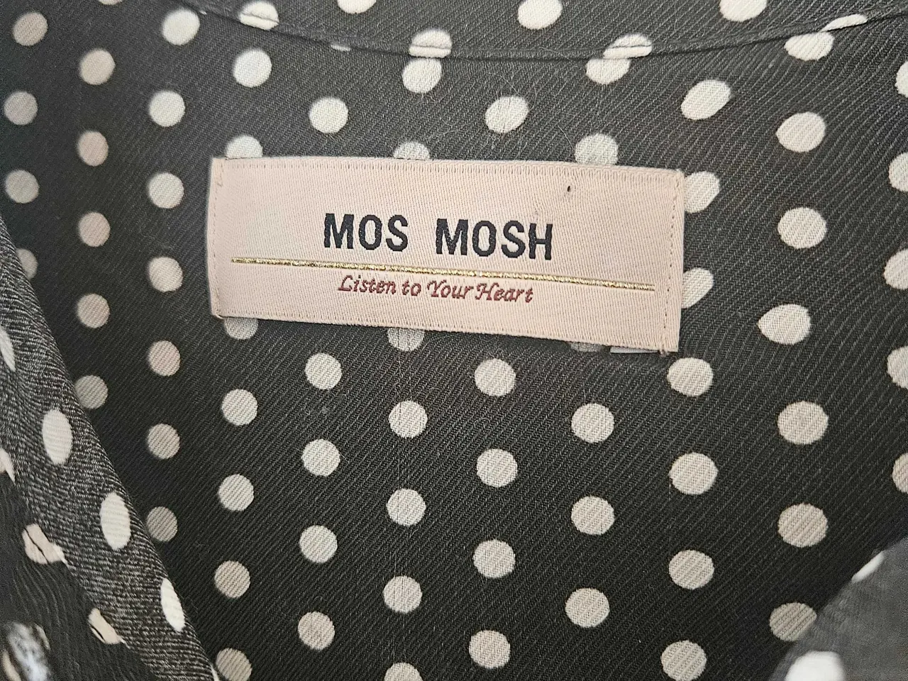 Billede 3 - Mos Mosh prikket skjorte