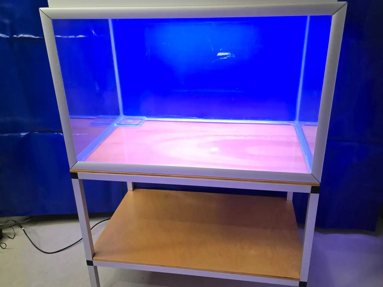 Billede 2 - Akvarie 200 liter med bord.