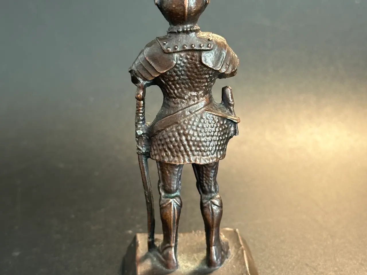 Billede 4 - Vintage miniature ridderfigur håndstøbt af bronze