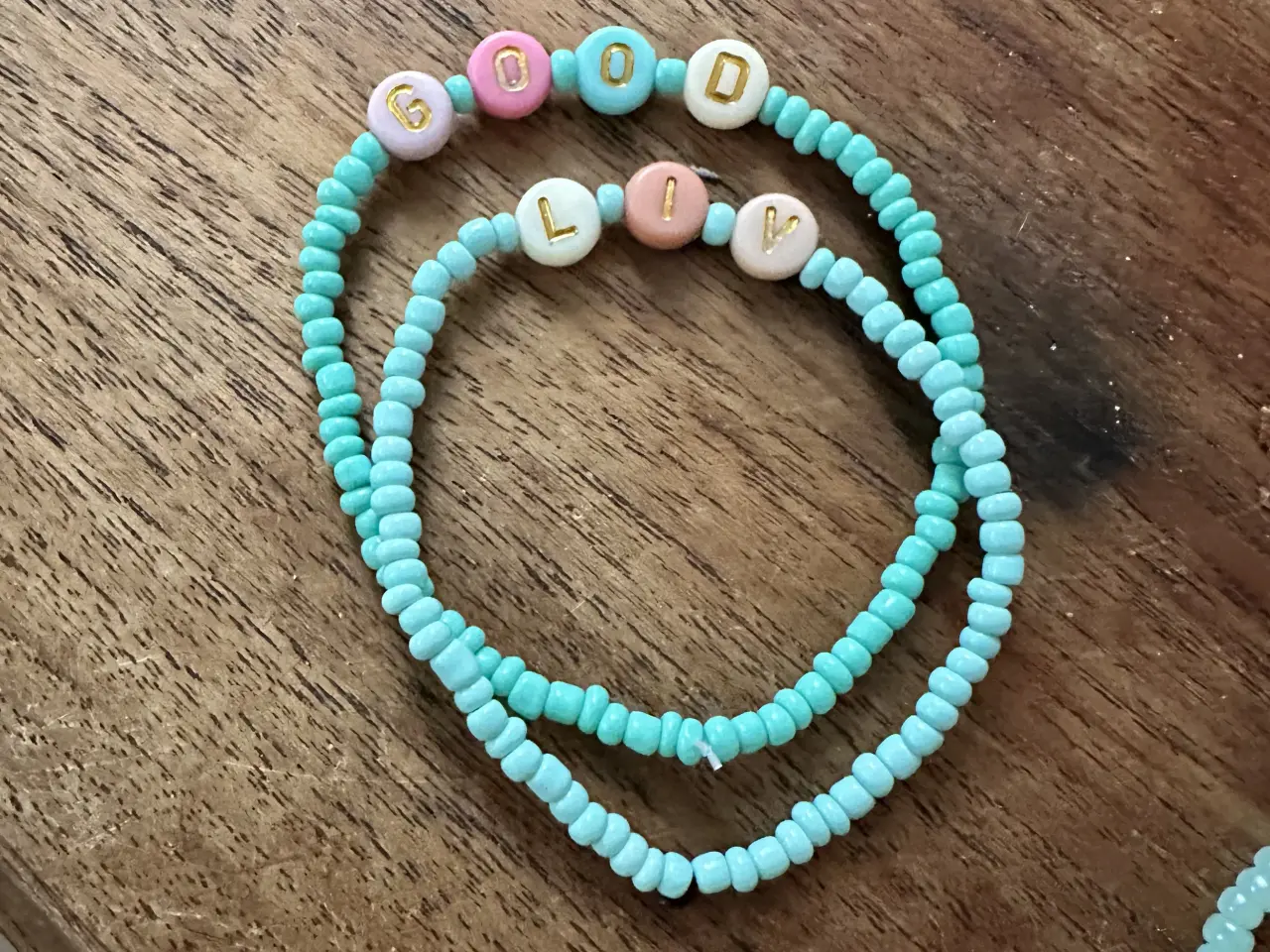 Billede 1 - Hjemmelavet armbånd med tekst på 