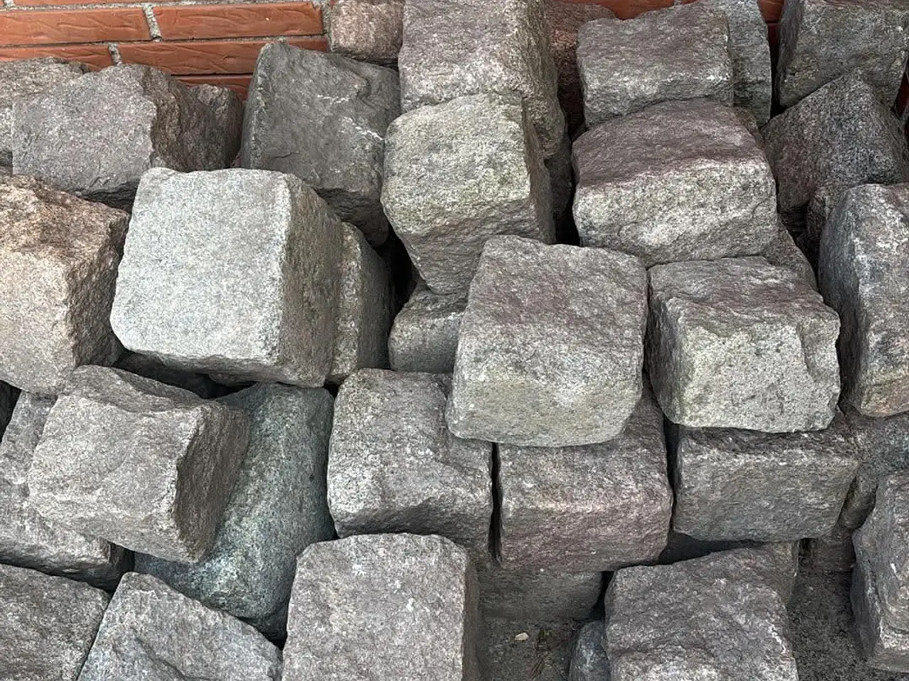 Billede 3 - Granitbrosten til salg
