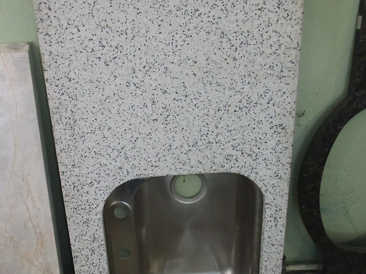 Billede 1 - TERRAZZO PLADE MED UNDERLIMET VASK NY