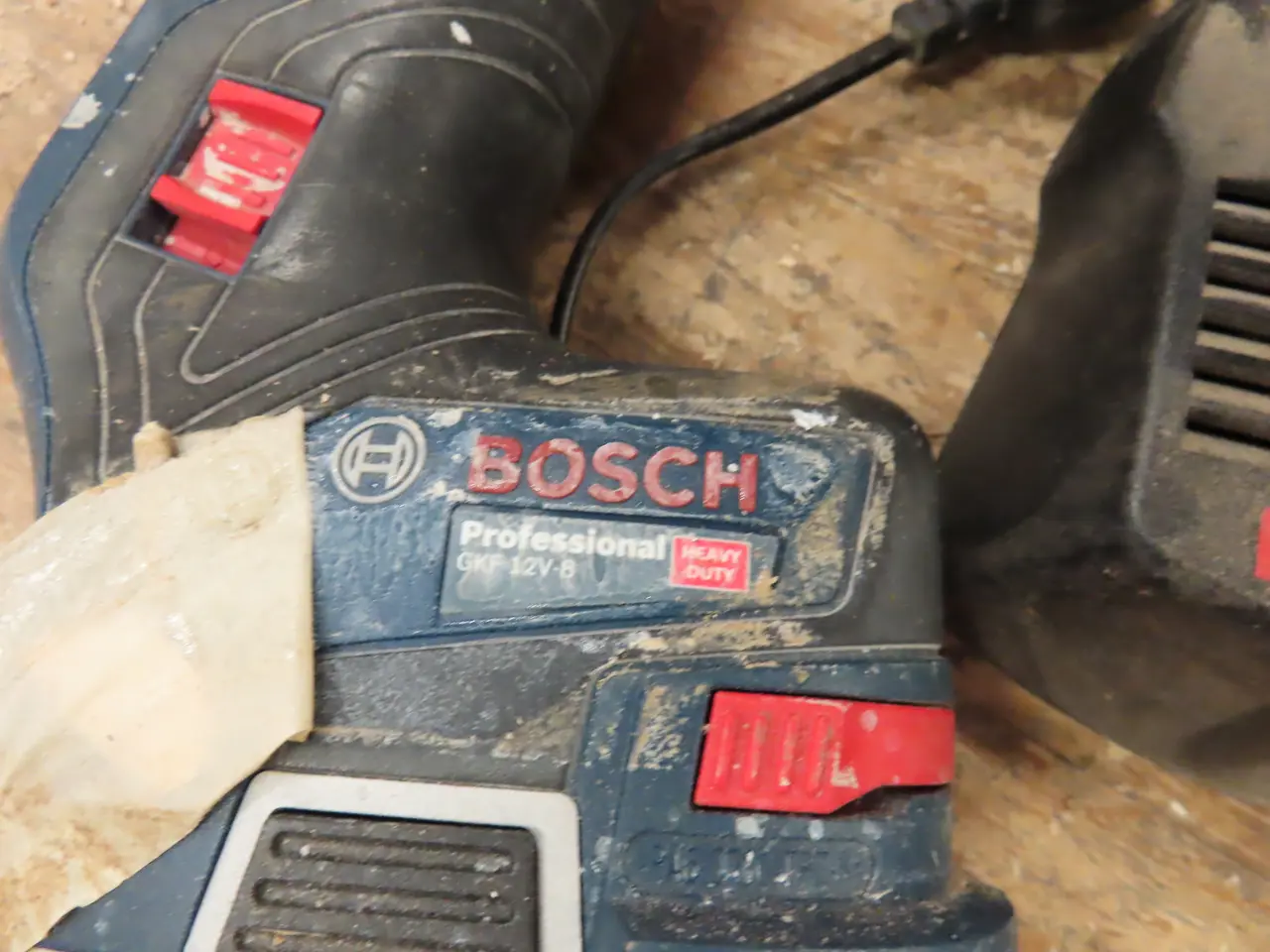 Billede 2 - Akku kantfræser BOSCH GKF 12V-8 med 2 stk. Batterier og lader