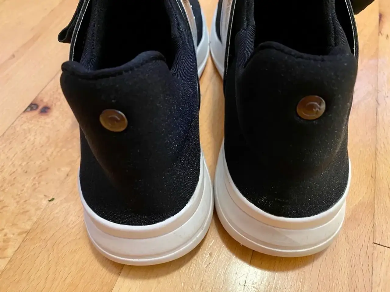 Billede 6 - GUESS sneakers til salg