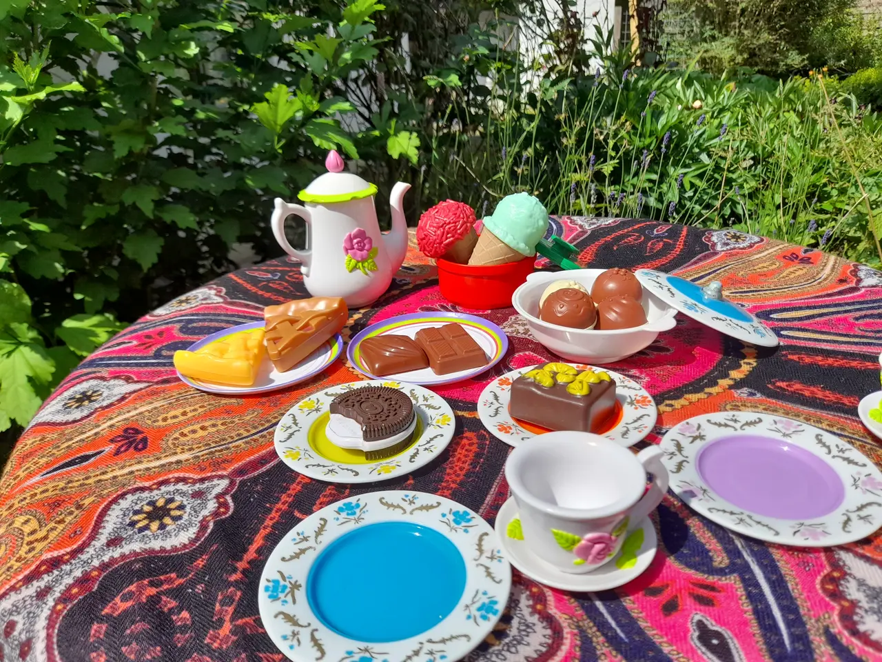 Billede 2 - Legemad kaffe/te & kagebord.