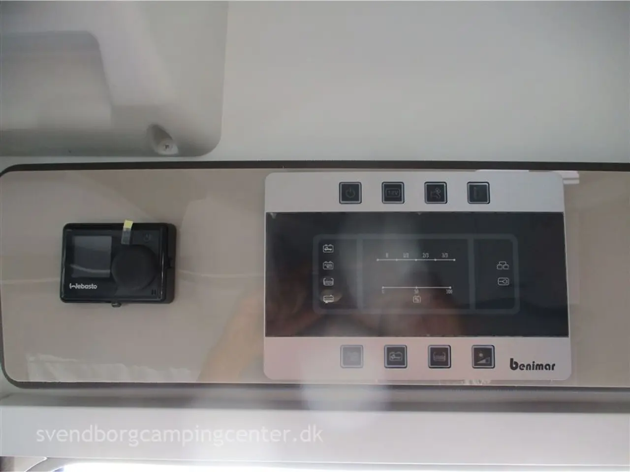 Billede 17 - 2026 - Benimar Tessoro T488   Kom og se denne smarte indretning.