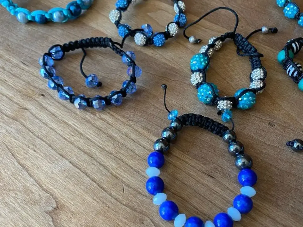 Billede 6 - Nye knyttede armbånd
