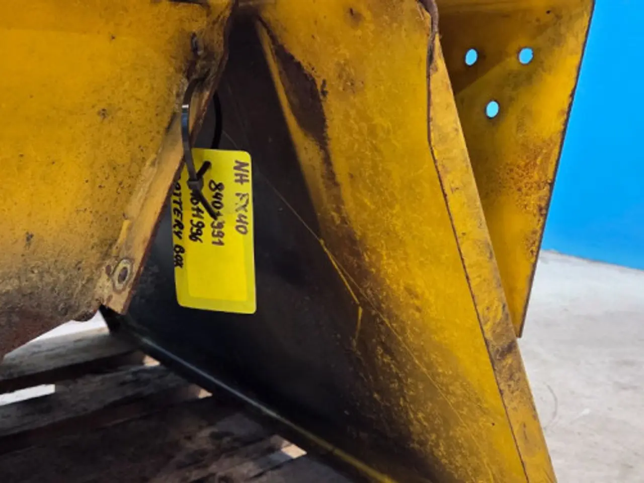 Billede 12 - New Holland FX40 Batterikasse 84011991