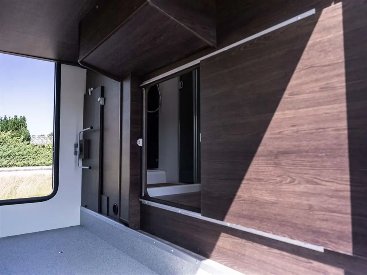 Billede 31 - 2022 - Benimar Tessoro 488 NK Rummelig camper med face-to-face siddegruppe