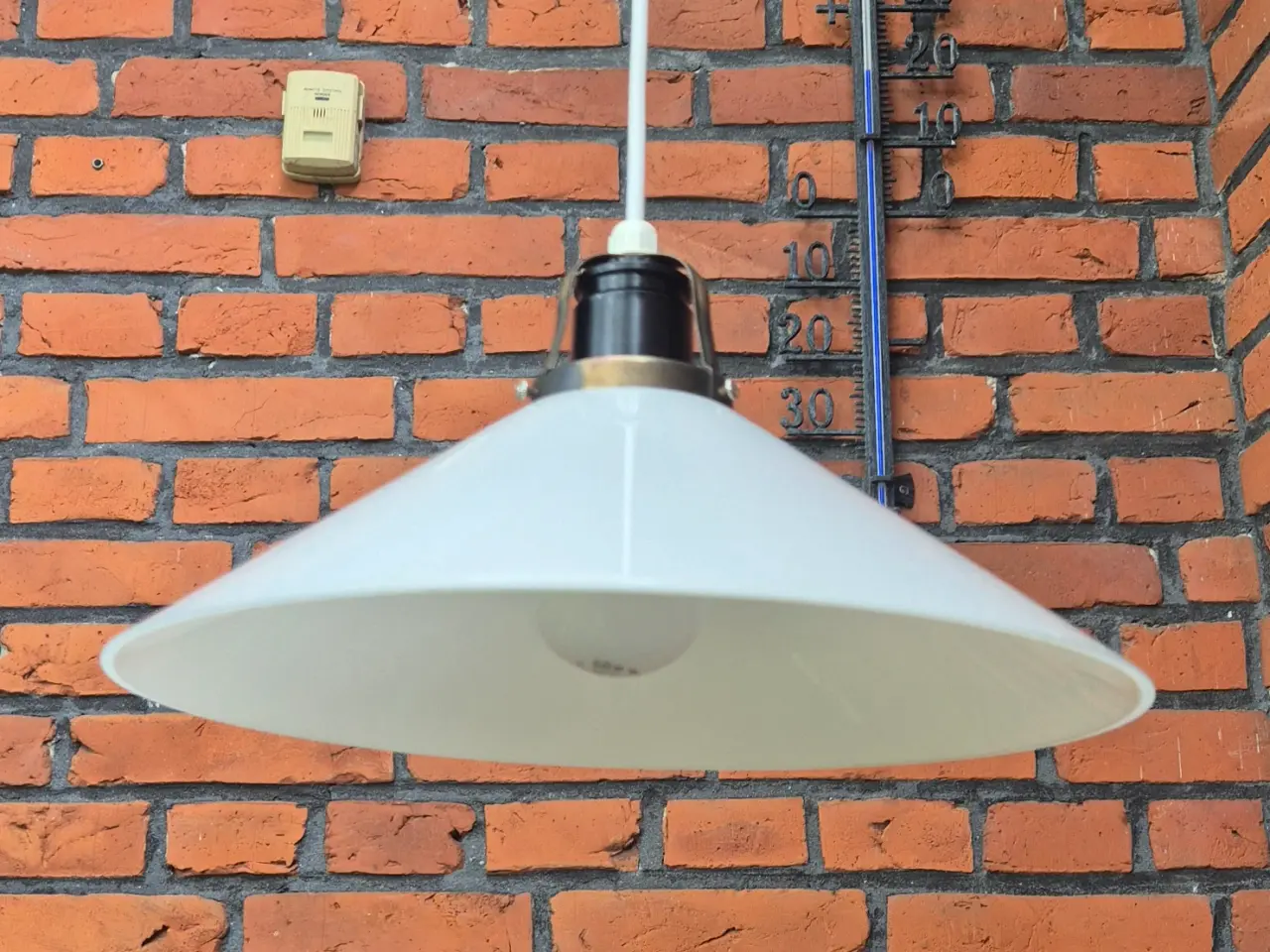 Billede 3 - Smuk skomagerpendel i hvidt glas