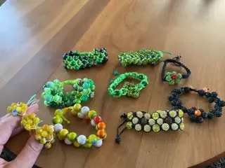 Nye knyttede armbånd