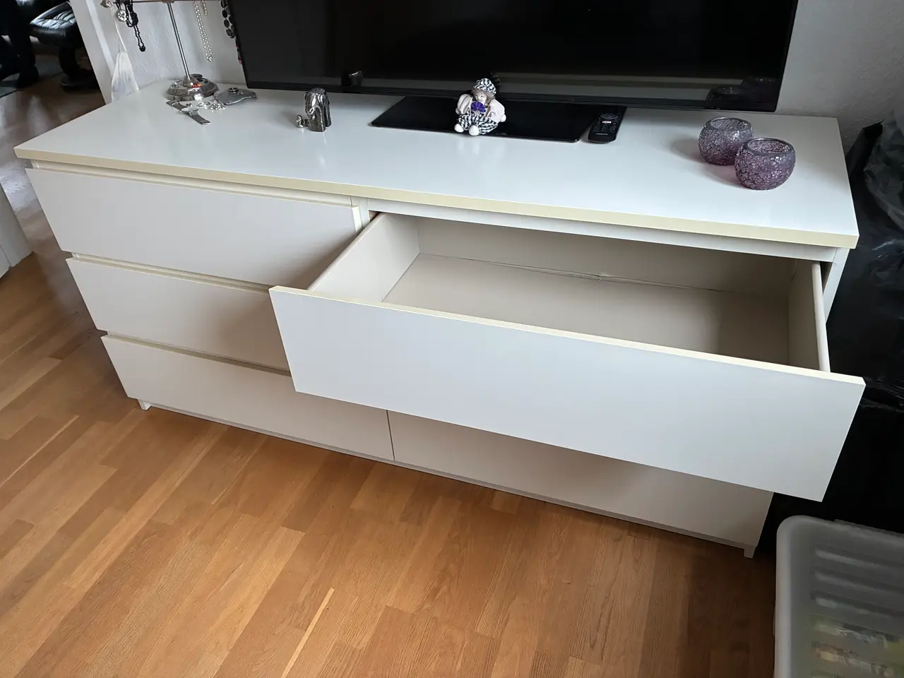 Billede 2 - Hvid kommode malm -  IKEA- med 6 skuffer