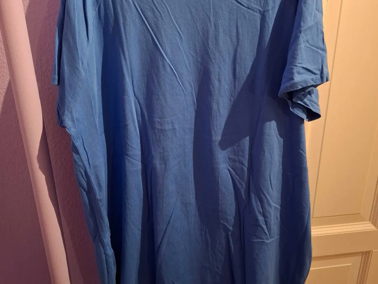 Billede 2 - Blå t-shirt fra Cellbess I str. 54-56