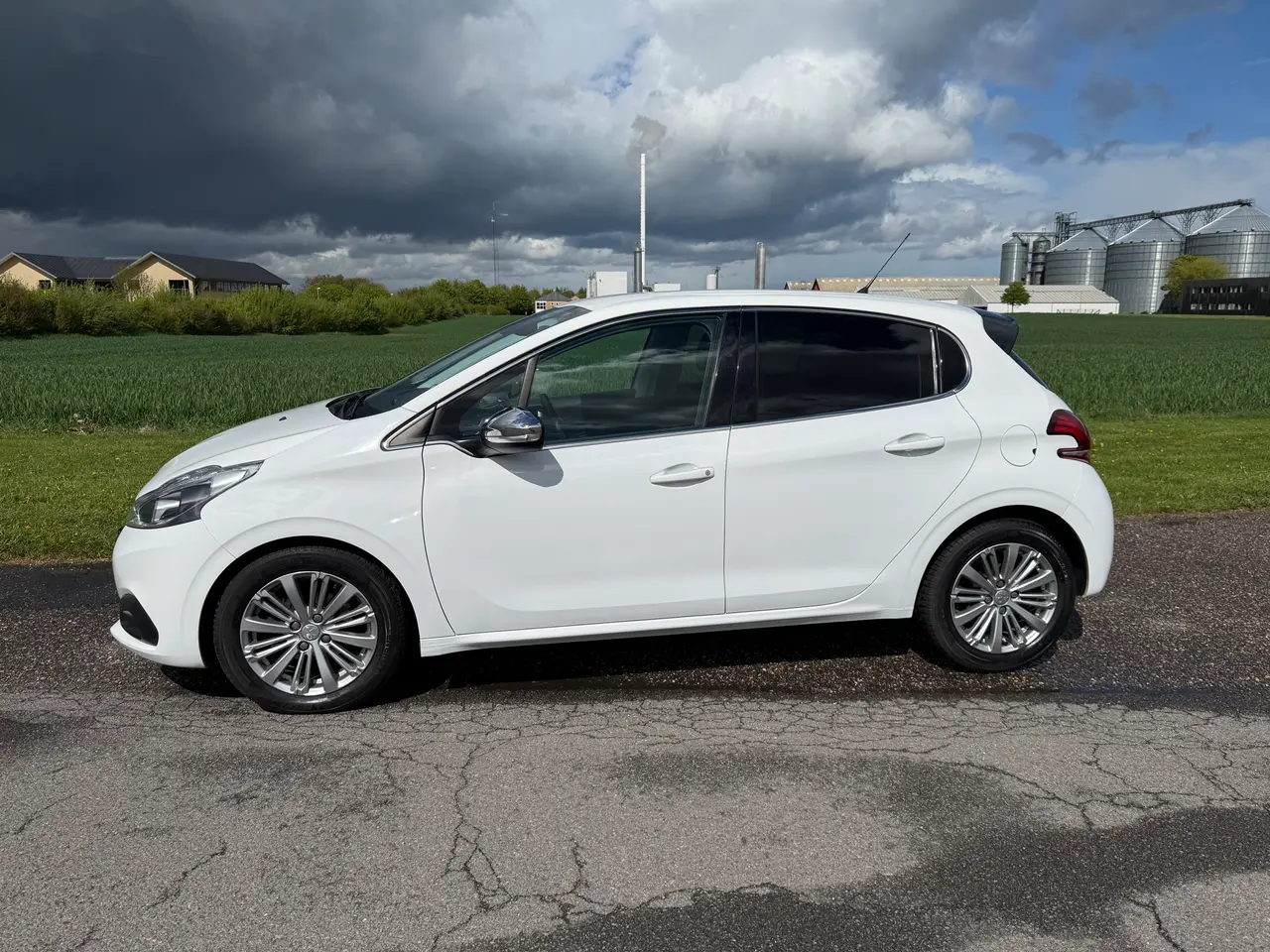 Billede 2 - Peugeot 208 allure i hvid med krom