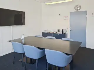 Plads i åbne kontorlandskaber til 10 personer