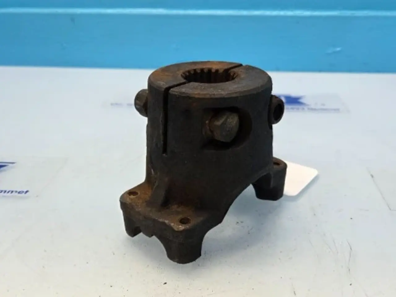 Billede 11 - New Holland LB115B Flange 9968049
