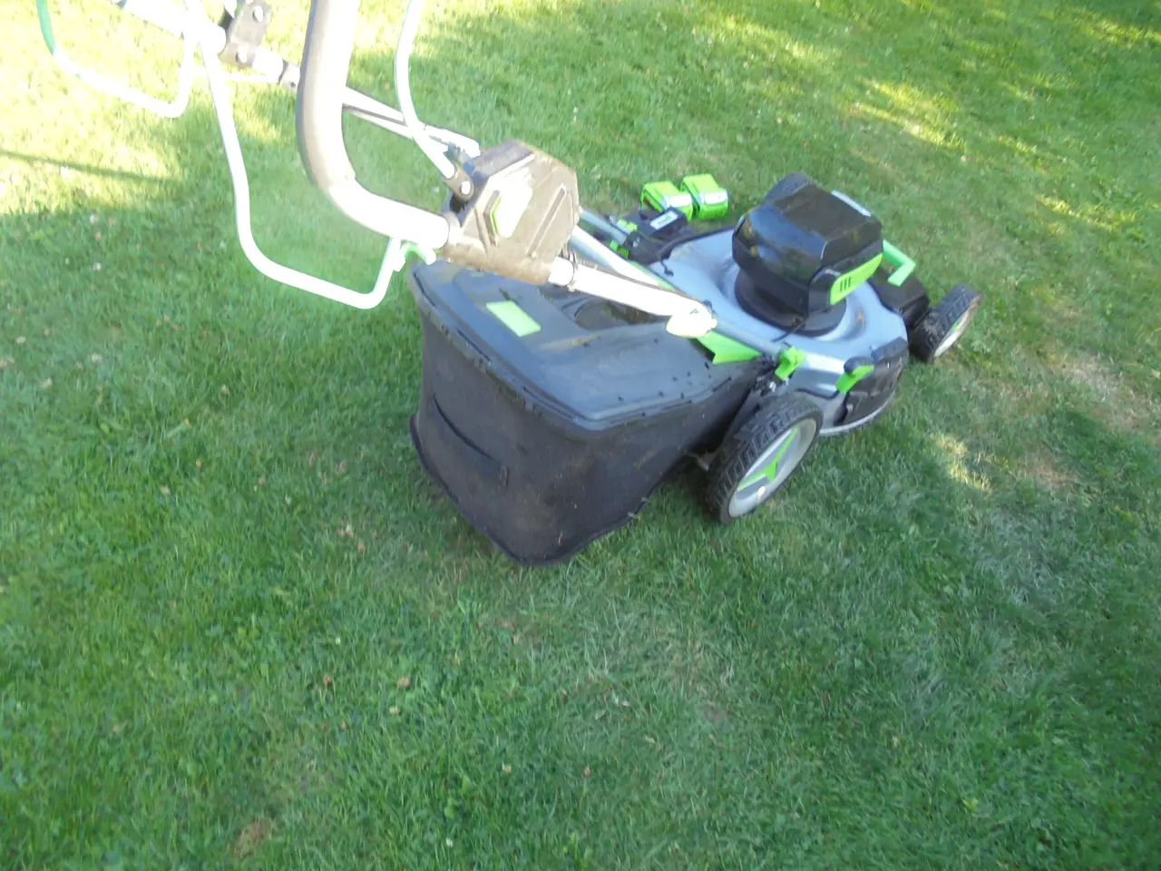 Billede 2 - Batteri plæneklipper + Græstrimmer + Motorsav
