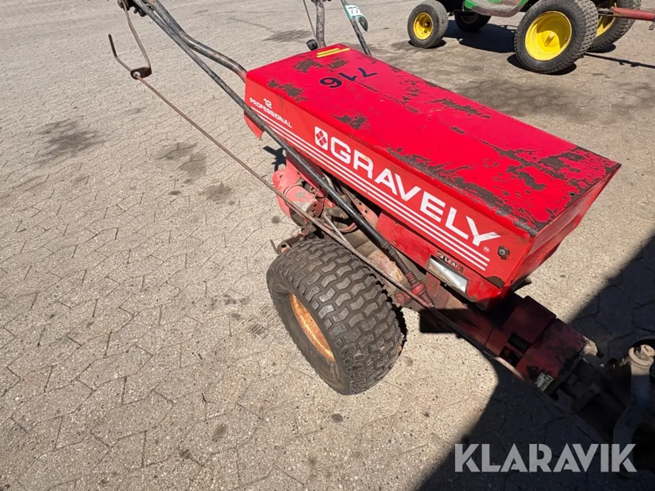 Billede 12 - 2 hjulet traktor med kost Gravely 12