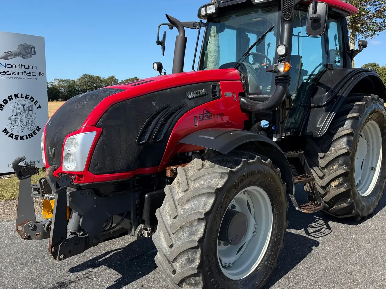 Billede 1 - Valtra T153 HiTech Fin brugt traktor, med Frontlift og Front PTO